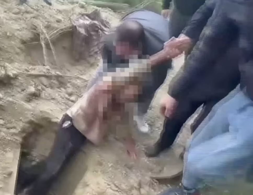 دراما تحت الأرض: الشرطة تنقذ رجلاً مدفوناً حيًا بعد 4 أيام من الصراع