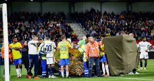 Drame à l&#039;Arène: Une collision brutale entraîne l&#039;annulation du match Ajax vs. VVV Venlo