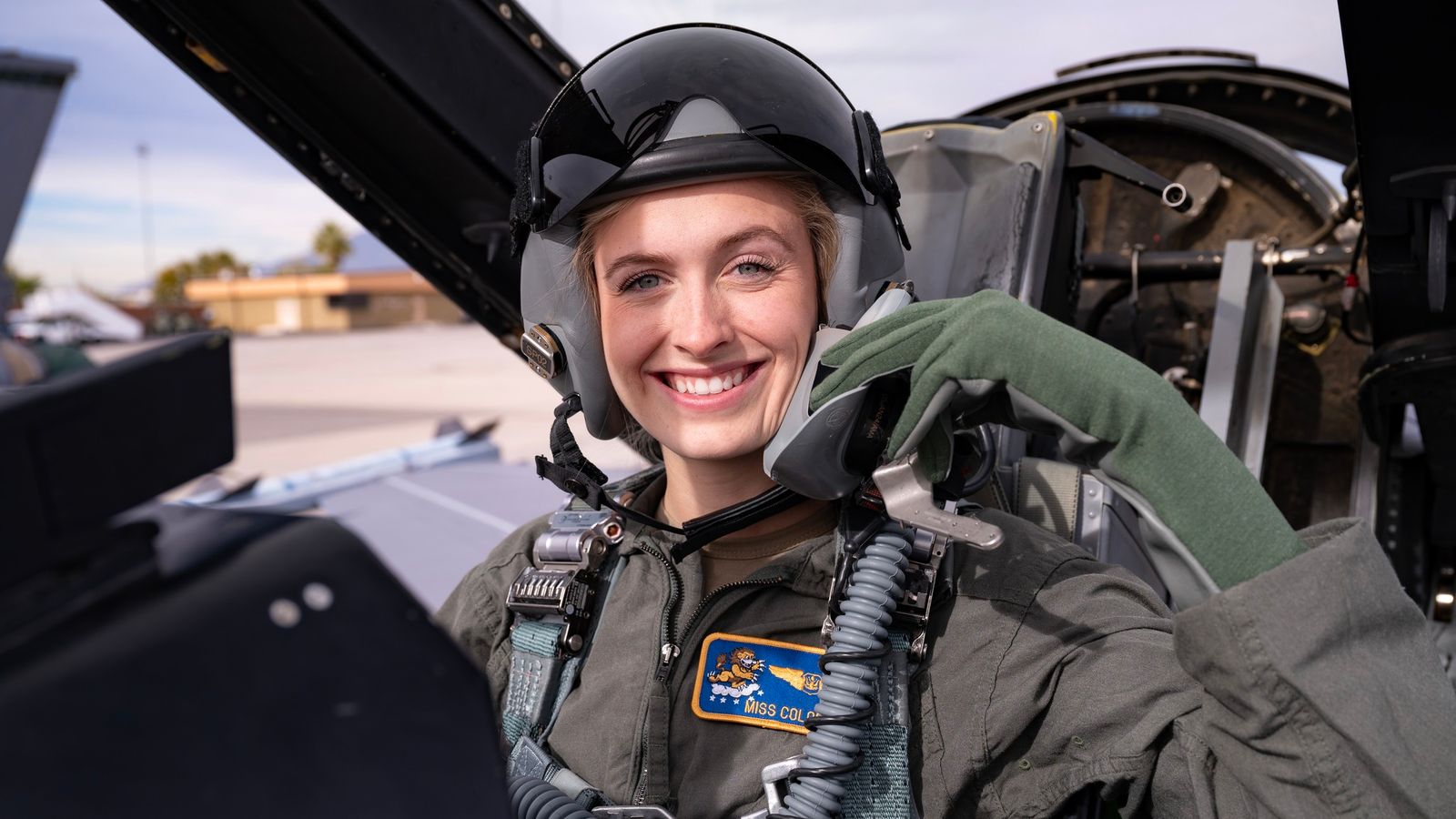 الطيارة المقاتلة ماديسون مارش تحقق إنجازًا تاريخيًا بفوزها بلقب ملكة جمال أمريكا