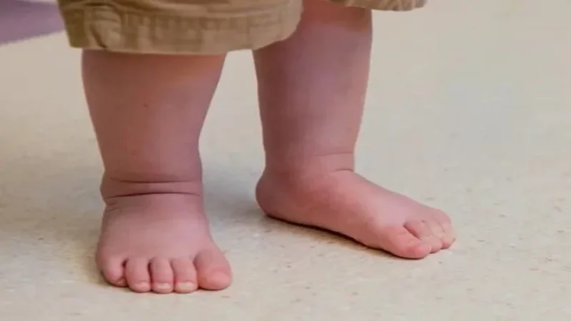 رضيع يبتلع مخدرًا بالزهور الرابع.. والأب وشقيقته في قبضة العدالة