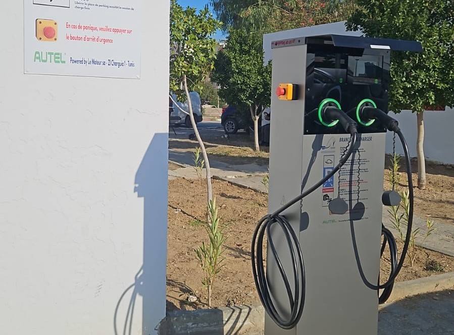 من الموانئ إلى المستقبل الأخضر: تونس تدشّن شحن السيّارات الكهربائيّة بحلق الوادي وجرجيس