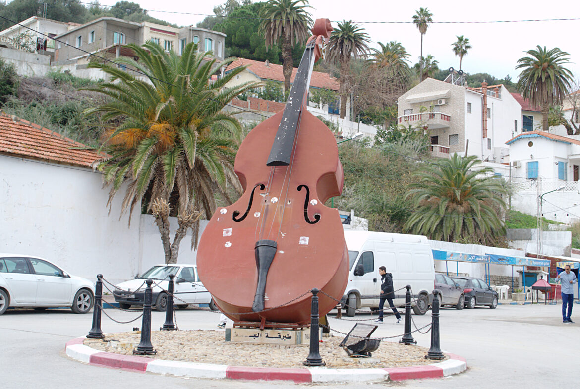 طبرقة تشهد مواجهة مفتوحة بين المجلس المحلي والهياكل الإدارية: مقاطعة وتحذير رسمي