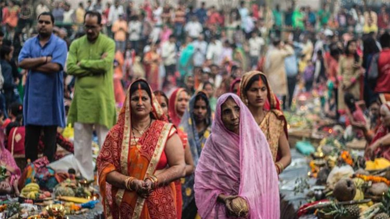 عادت من الكفن إلى قالب الحلوى: معمّرة هندية تُفاجئ عائلتها بالحياة في يوم جنازتها وعيد ميلادها الـ103