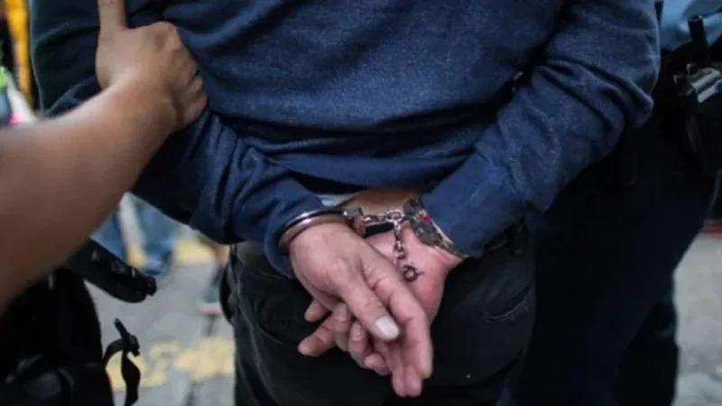 بالجرم المشهود في قفصة: سقوط عمدة متلبّسًا برشوة “وظيفة” تفوق 10 آلاف دينار