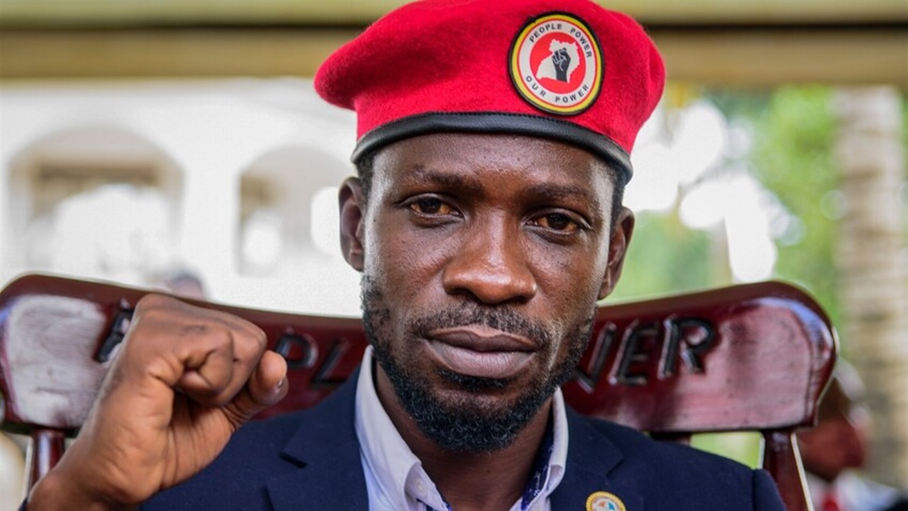 مروحية عسكرية تخطف مرشح المعارضة بعد الانتخابات في أوغندا… وواين يُقتاد إلى جهة مجهولة وسط تعتيم شامل