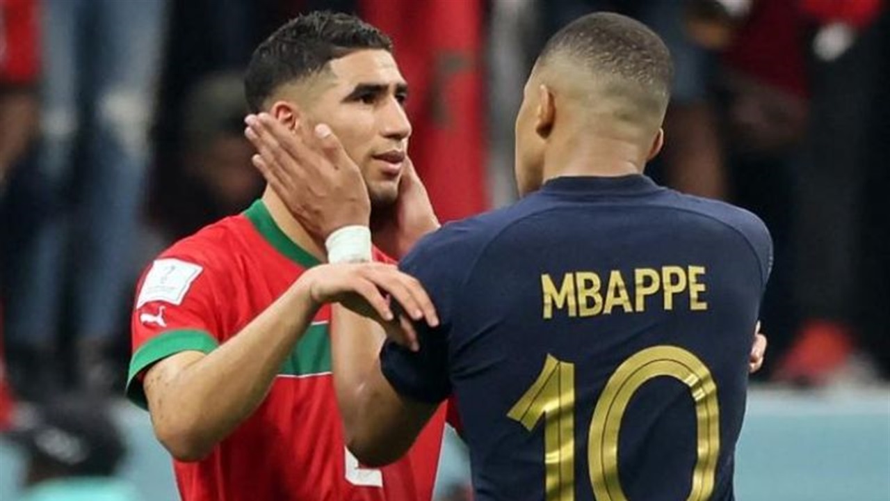 مبابي يكشف كواليس دعم حكيمي بعد نهائي إفريقيا: "الإنسان أولاً قبل الكرة"