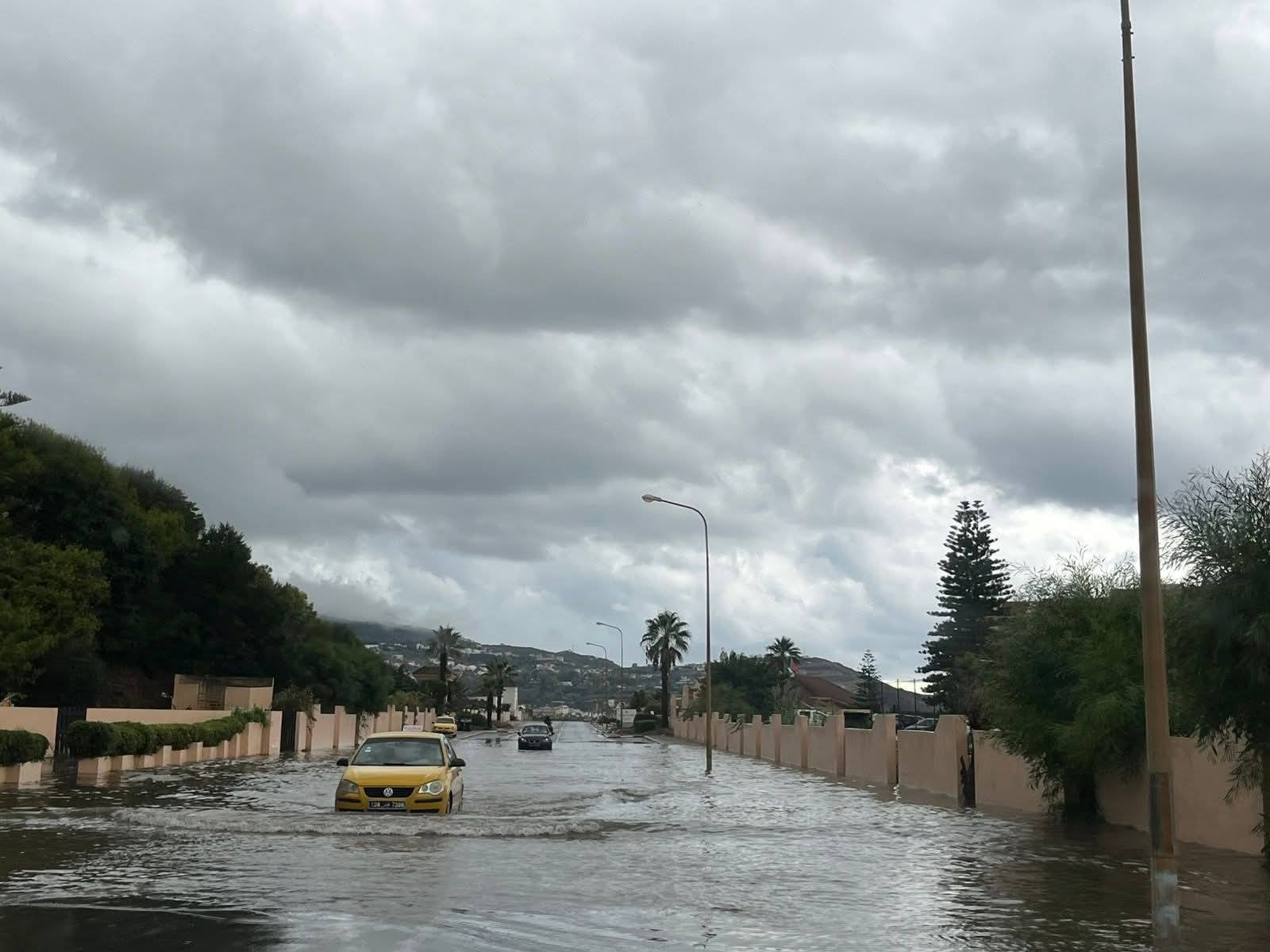 عين دراهم وطبرقة تغلق أبواب المدارس مؤقتًا بسبب التقلبات الجوية
