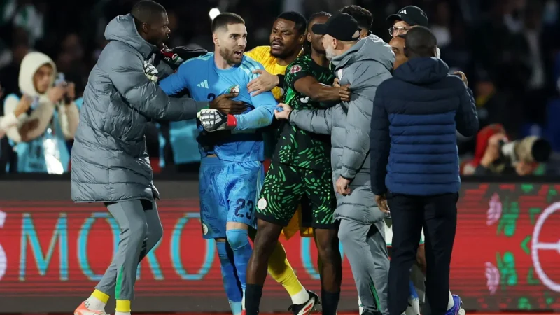 عاصفة عقوبات تضرب الكرة الجزائرية: كاف يسلّط غرامات ثقيلة وإيقافات بعد مواجهة نيجيريا