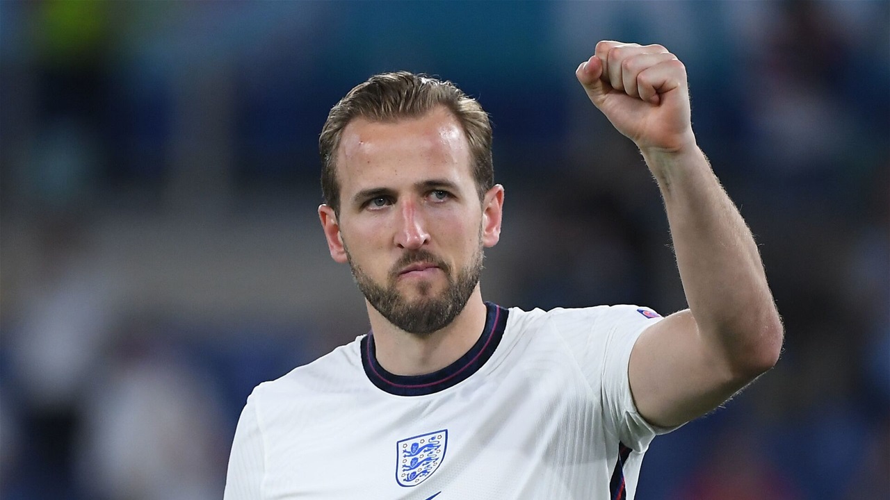 كين يحسمها مبكّرًا: نجم بايرن ميونخ يرفض برشلونة ويختار الاستقرار في ألمانيا