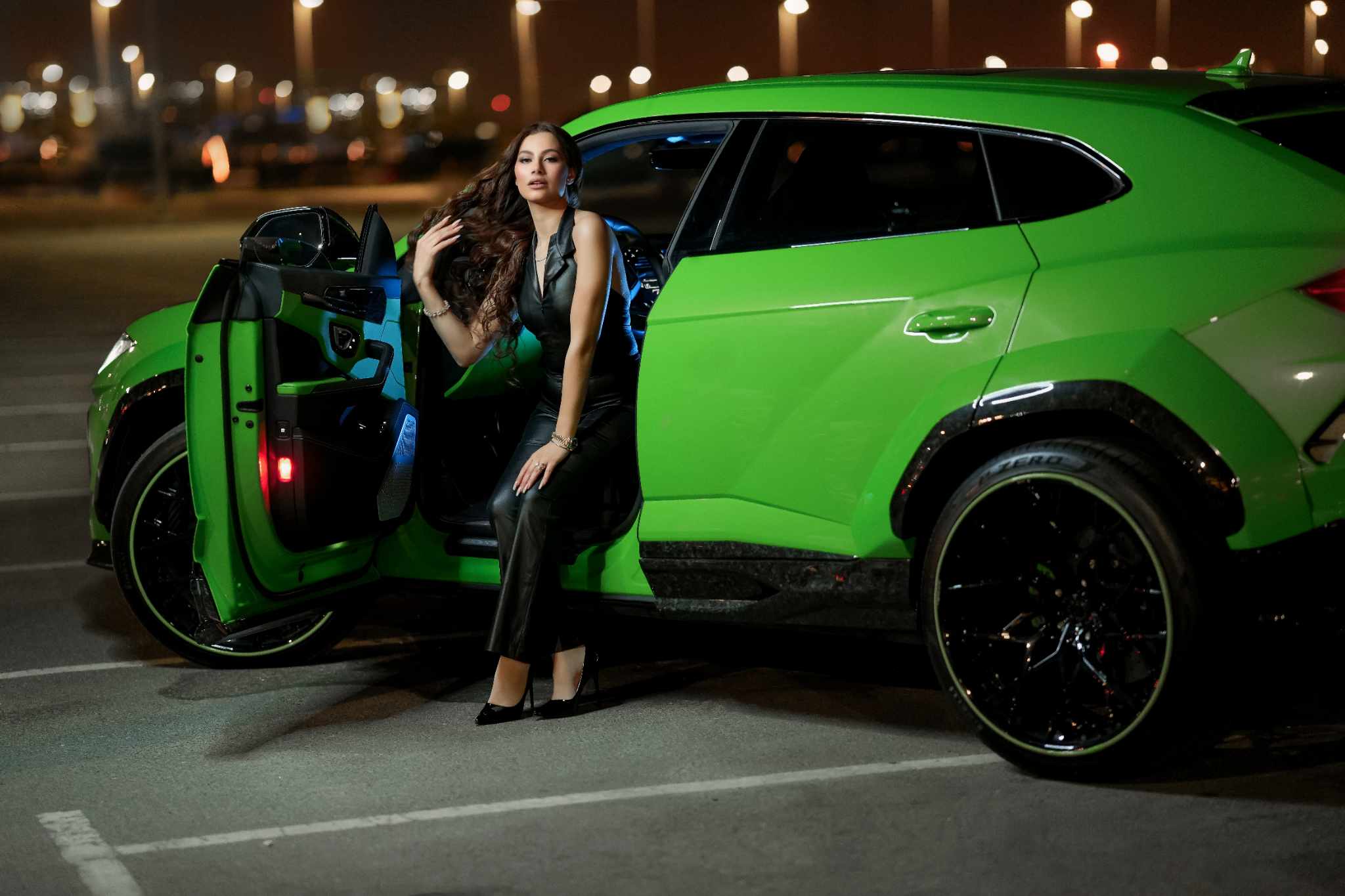 شيرين اللجمي تهدي محبيها هدية خاصة بمناسبة عيد الحب: أغنية 'احلوي' تترنح في قلوب الجمهور