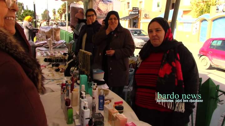 افتتاح معرض الحرفيات بساحة العلم في منوبة يجذب الاهتمام ويحظى بحضور كبير