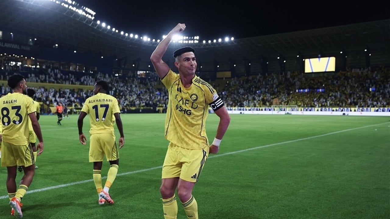 خلاف الصفقات يفتح باب الرحيل… رونالدو يفكّر جديًا في مغادرة النصر صيفًا