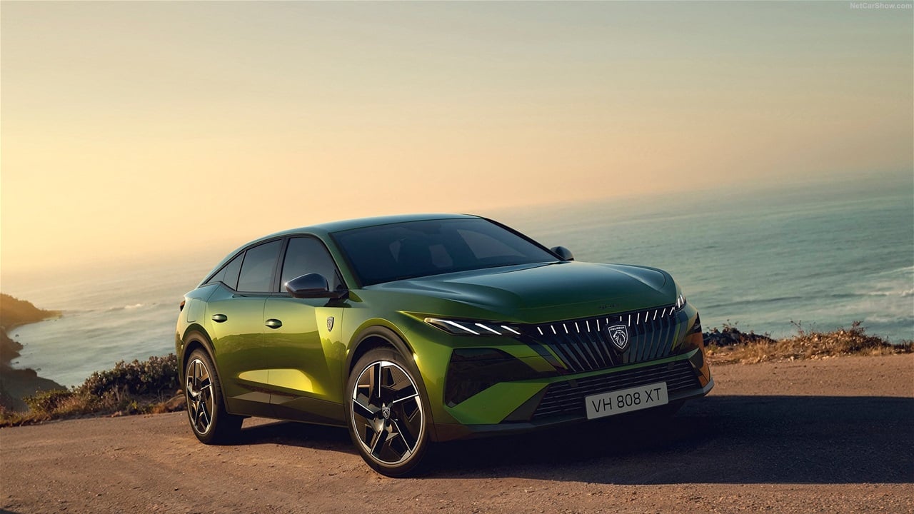 بيجو 408… ثورة أنيقة أم وهم بصري فاخر؟ اختبار الجرأة في قلب الفئة C