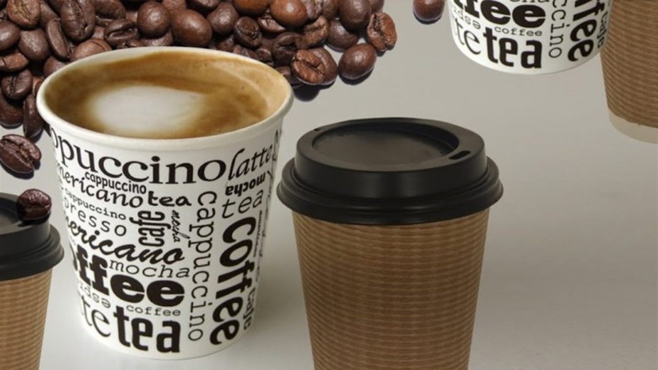 القهوة بين المتعة والضغط: متى تصبح الفنجان عادة آمنة ومتى يتحوّل إلى خطر؟