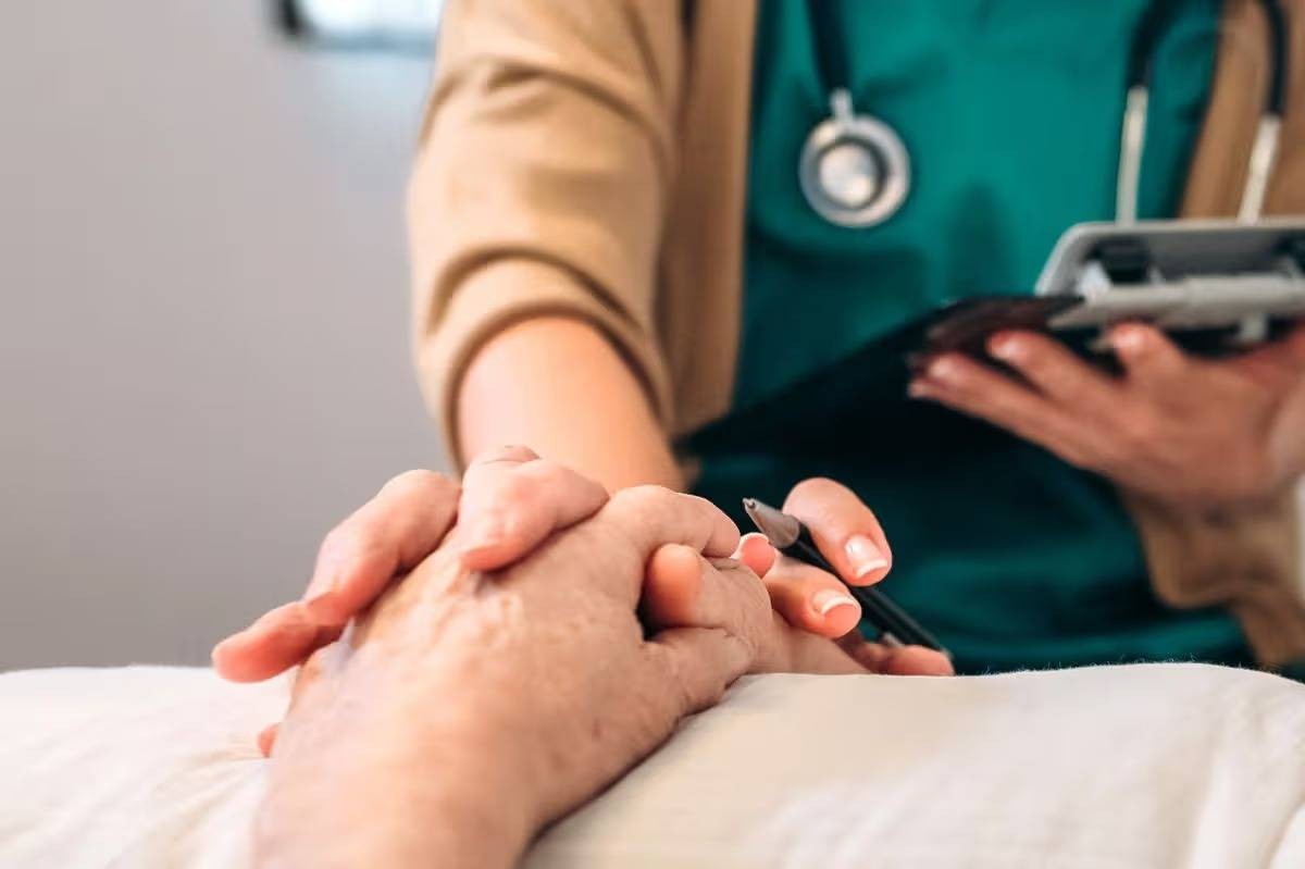 ترتيب فقدان الحواس قبل الموت… من الجوع إلى السمع واللمس