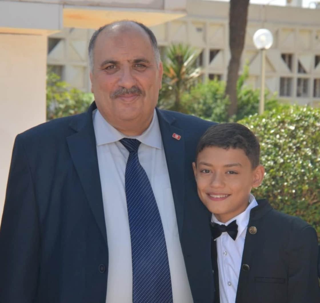 مواهب في الطريق: قصة الرئيس لمحمد عزيز بن منصور