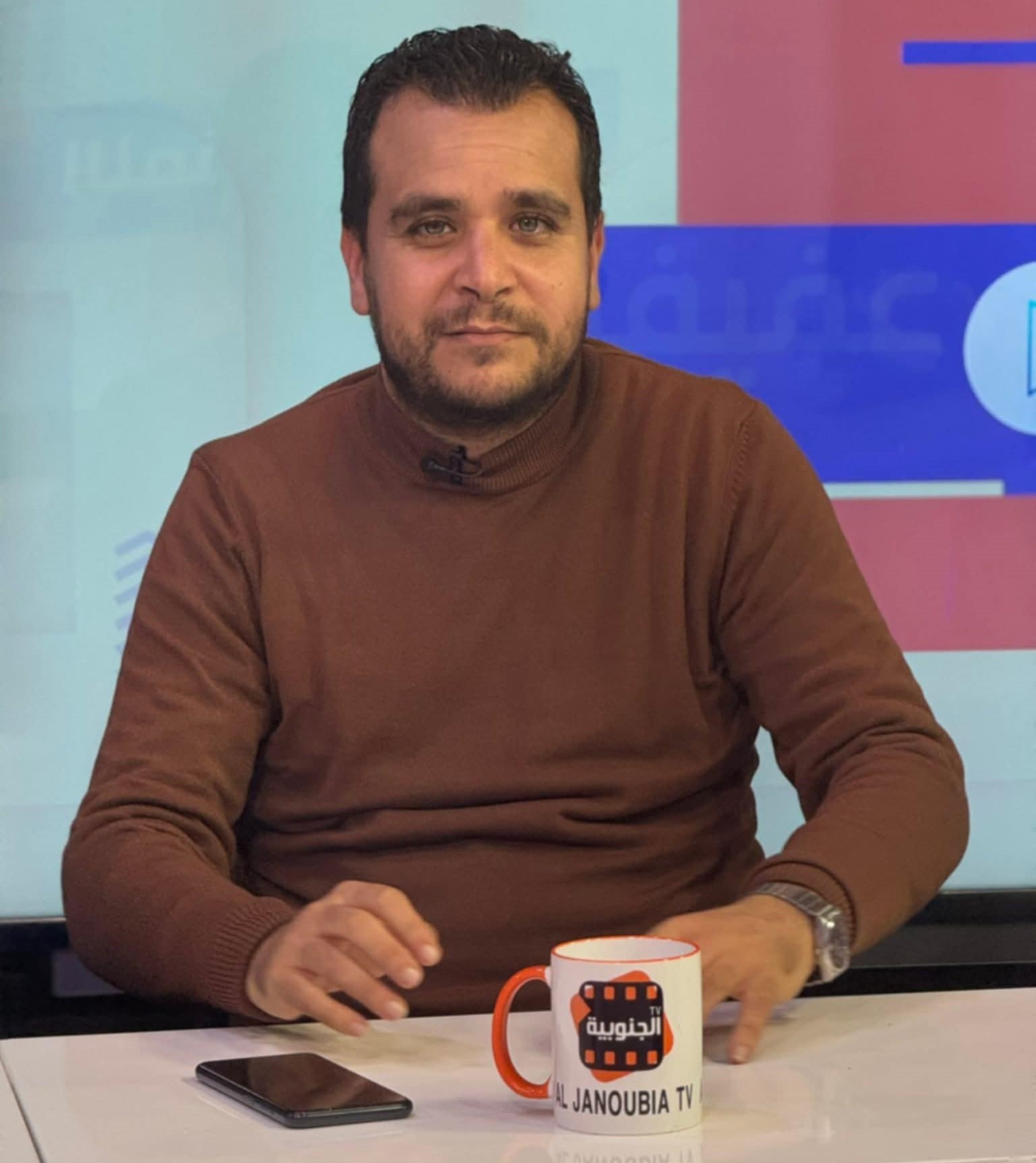 عزيز بن جميع يفتح النار على “اللمة مع عفيفة”… انتقادات فنية لاذعة ودفاع عن حرمة الطرب