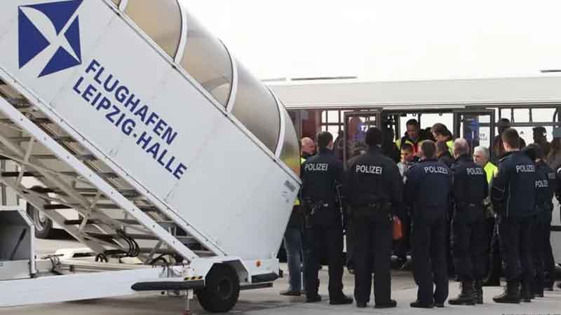 ألمانيا ترحل 498 مهاجراً إلى تونس في 2025 ضمن موجة ترحيلات واسعة