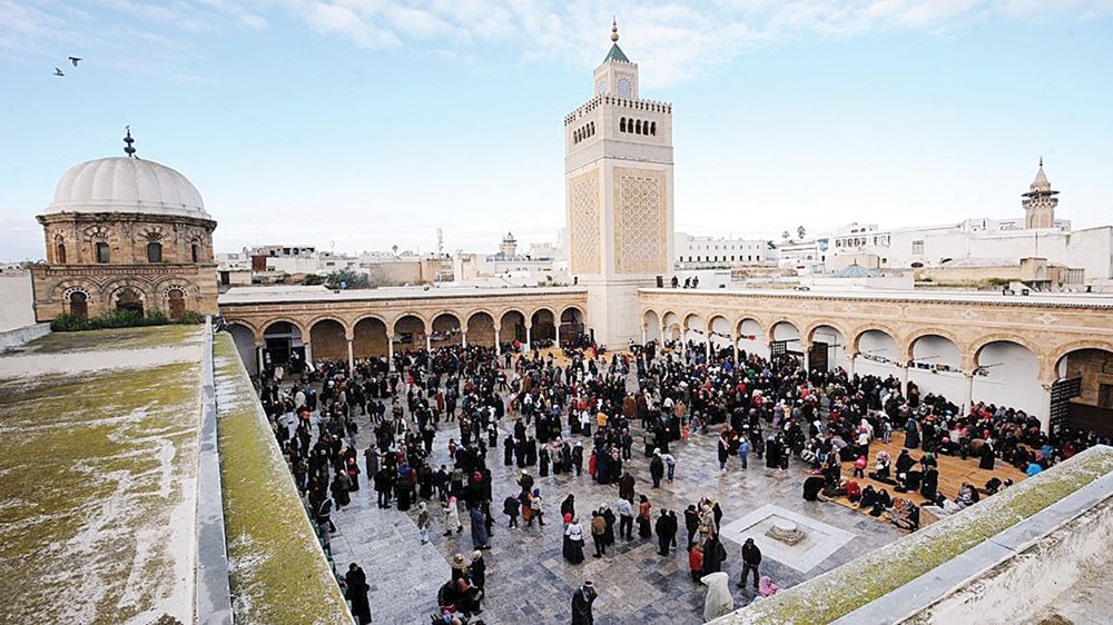 سرقة صادمة في جامع الزيتونة: اختفاء مضخم الصوت من محراب الصلاة يثير الاستياء!