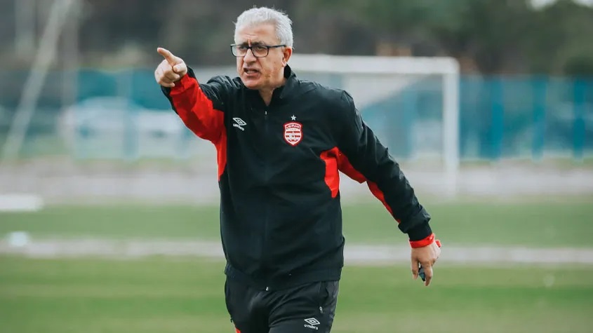 مباراة ودية بين النادي الإفريقي ونجم المتلوي: الكبيّر يبدي اعجابه باللاعب الشاب مكرم الصغير