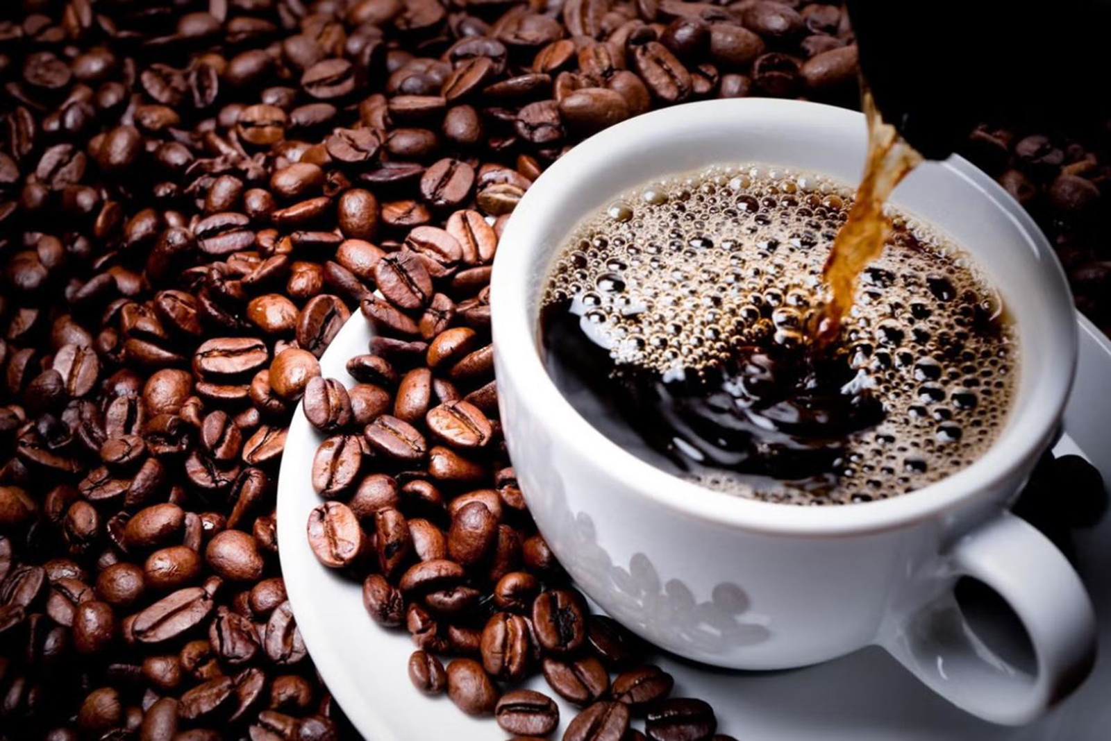 دراسة: تناول 4 فناجين قهوة يومياً يقلل خطر الإصابة بسرطان الأمعاء