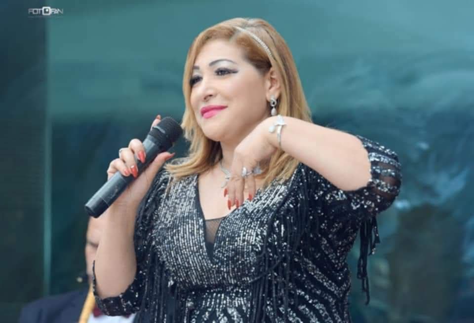 علياء بالعيد: أيقونة التألق والإشعاع في عالم الفن والمجتمع! ✨🎤