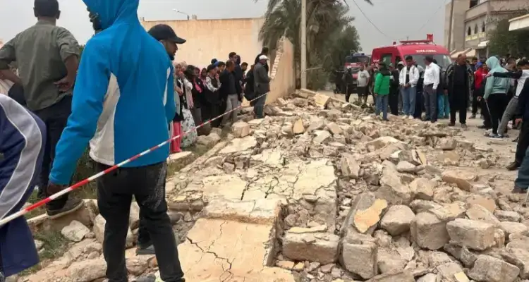 💥 4 تلاميذ ضحايا الإهمال: انهيار جدار معهد يُفجّر الغضب في المزونة!
