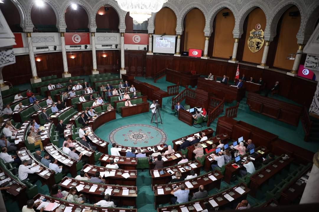 مكتب مجلس النواب يصرف 3000 دينار للنواب: جدل متصاعد حول المنح النقدية