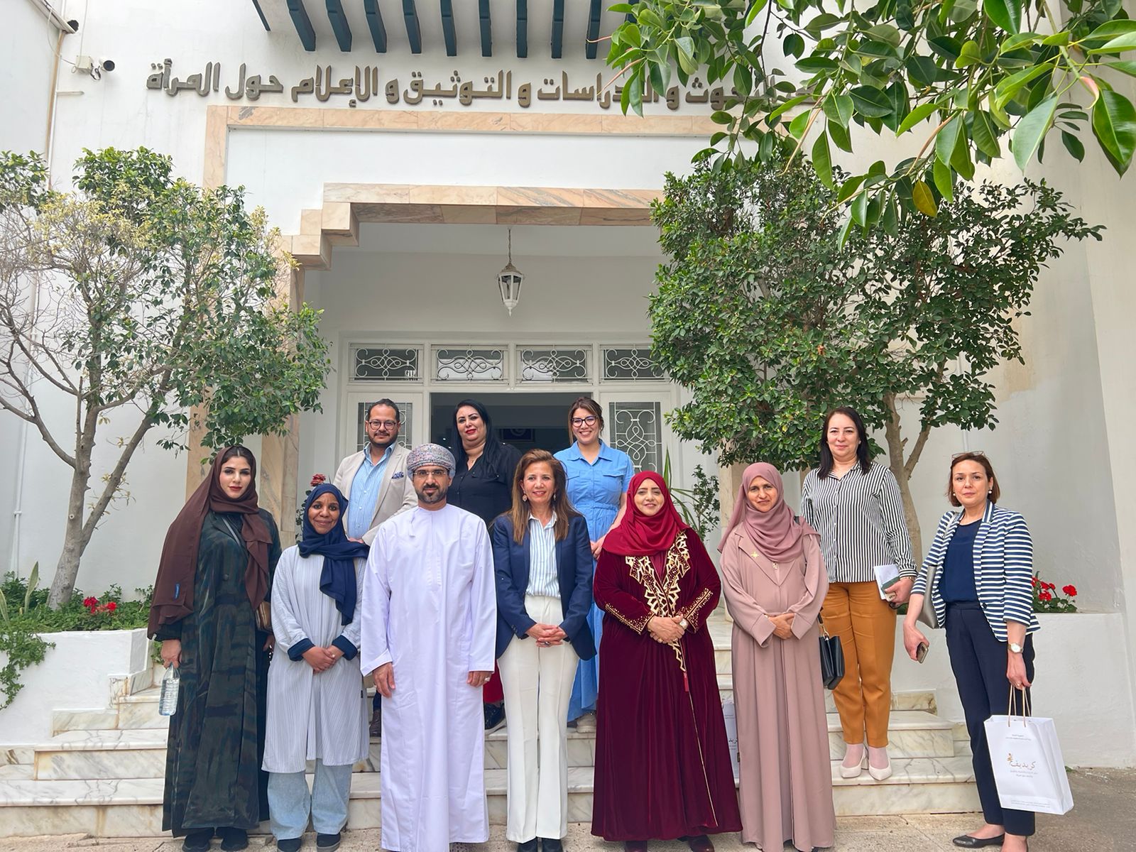 وزيرة التنمية الاجتماعية بسلطنة عمان تثني على جهود وزارة الأسرة التونسية خلال زيارتها لمؤسسة رعاية المسنين والكريديف