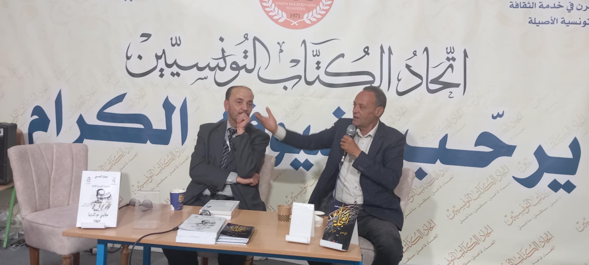 فيصل الصمعي... شاعر يغرّد خارج السرب في معرض الكتاب