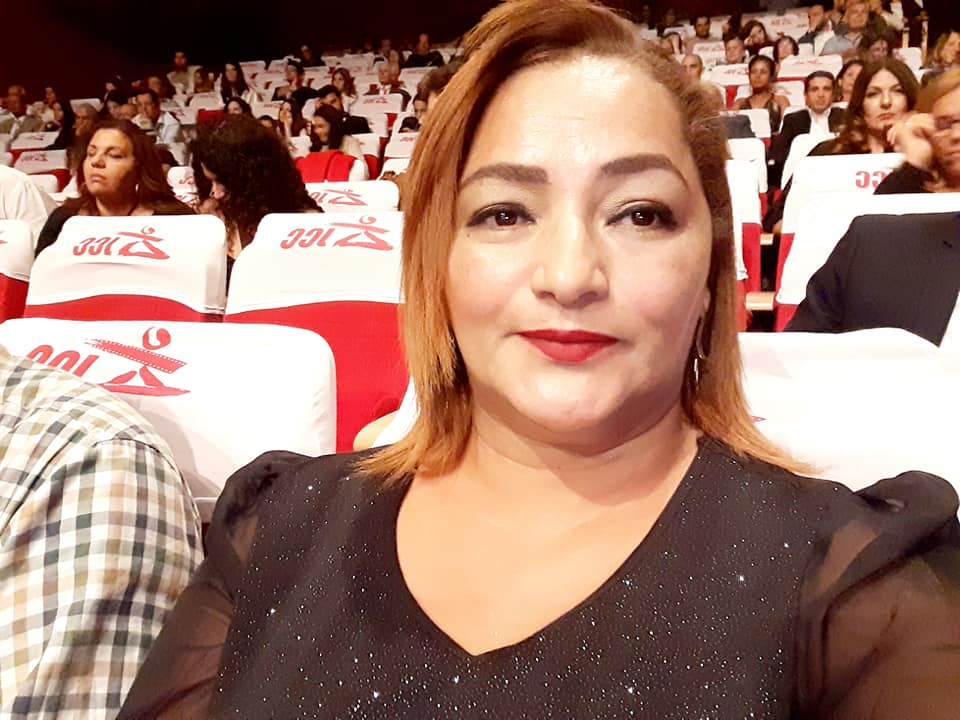 سامية الزواغي... نجمة بين الصحافة والتنشيط في معرض الكتاب