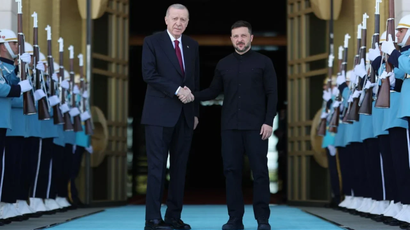 🔥 إسطنبول على صفيح ساخن: مفاوضات السلام الأوكرانية تبدأ بلا زيلينسكي ولا بوتين... هل تنقذ تركيا العالم من الحرب؟