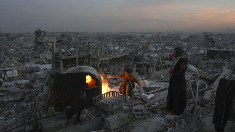 يوم دامٍ في غزة: 85 شهيدًا وضحايا تحت الأنقاض وسط عجز الدفاع المدني