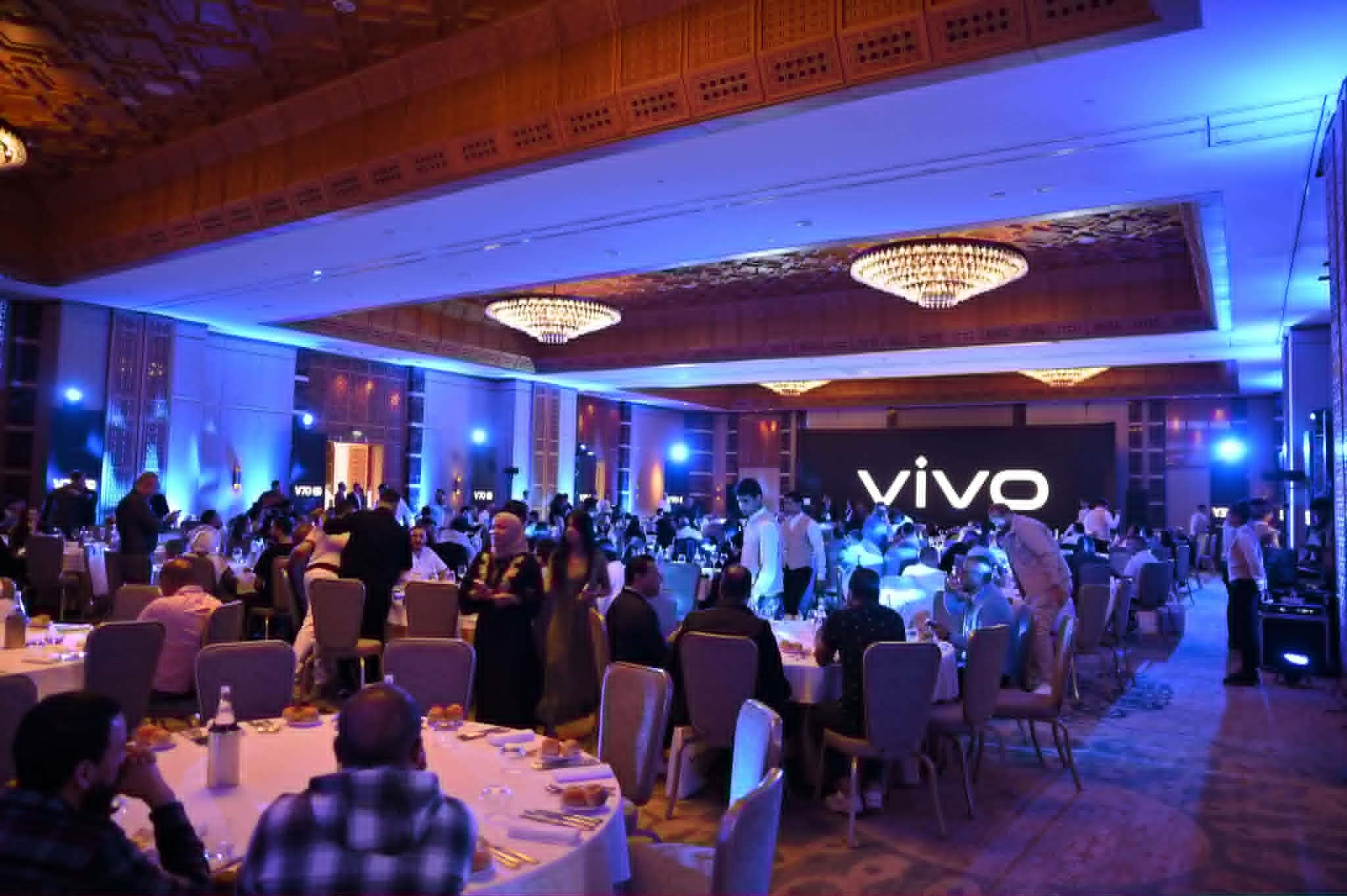 vivo تراهن على الذكاء الاصطناعي والتصوير الاحترافي لاجتياح السوق التونسية