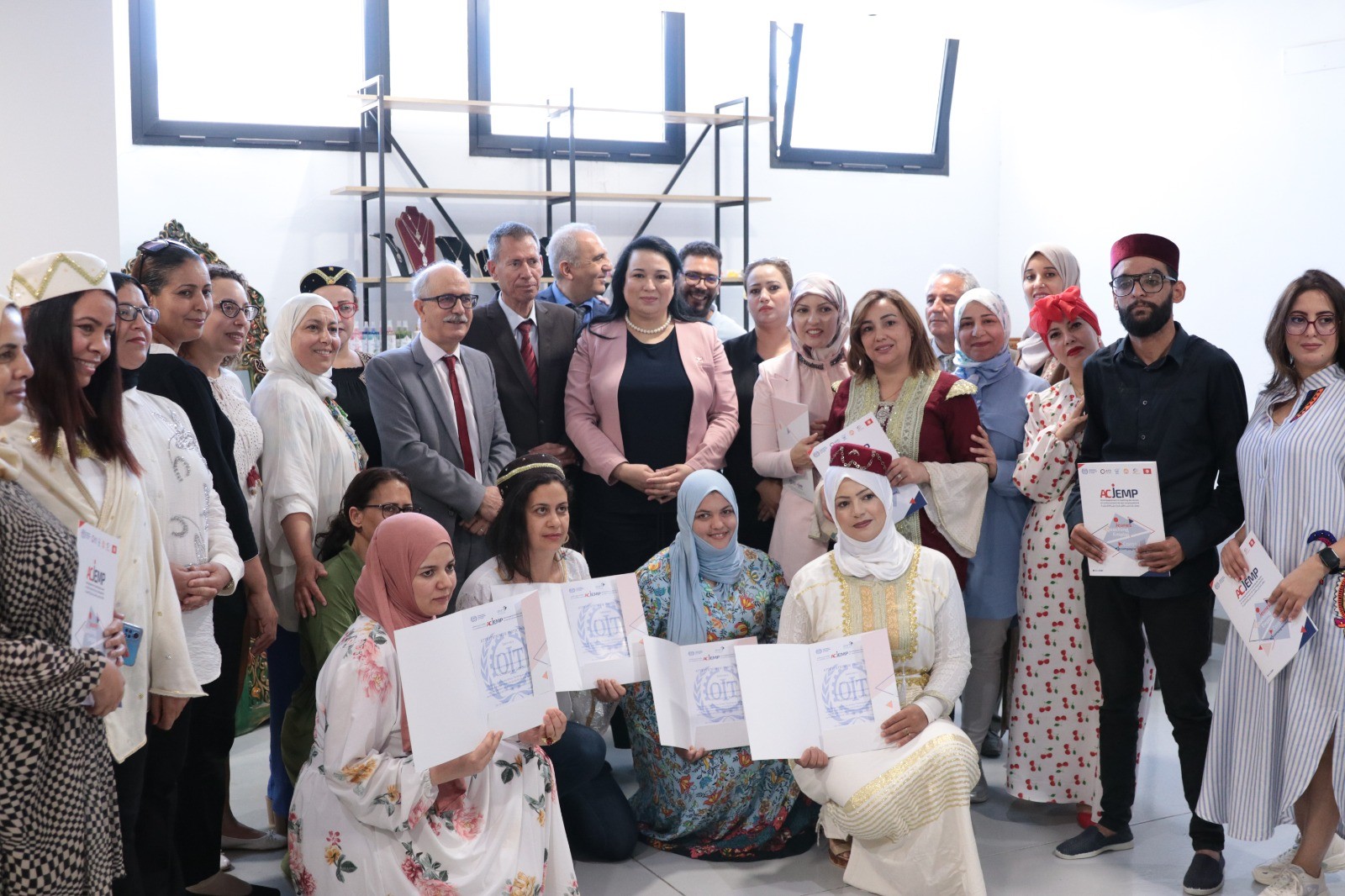 وزيرة الأسرة تختتم دورة تكوينية لدعم الحرفيات وصاحبات المشاريع الصغرى في الصناعات التقليدية