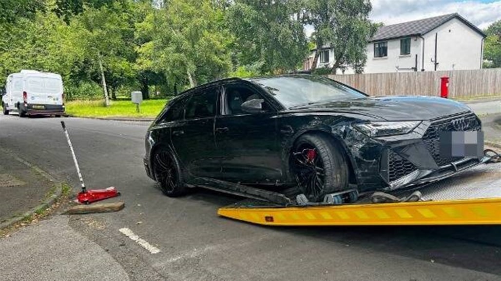 تعرض النجم الجزائري رياض محرز لحادث سير أثناء قضاء إجازته في إنجلترا