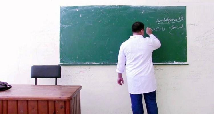 توتر في قطاع التعليم: اقتطاع الأجور وترسيم العمال الوقتيين يثيران الجدل