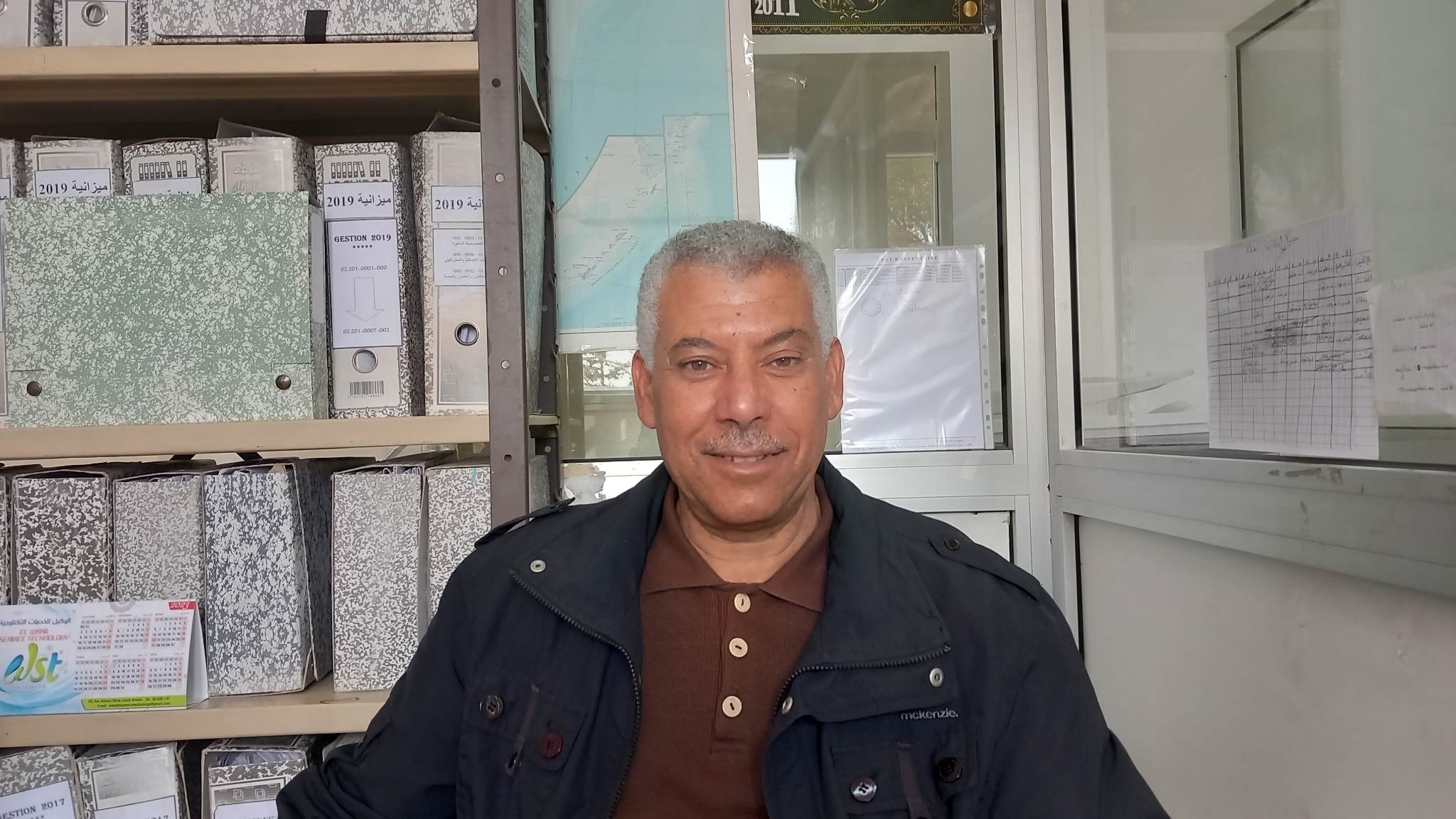 تتويج من نوع خاص للموظف الاداري الناصر الرزقي