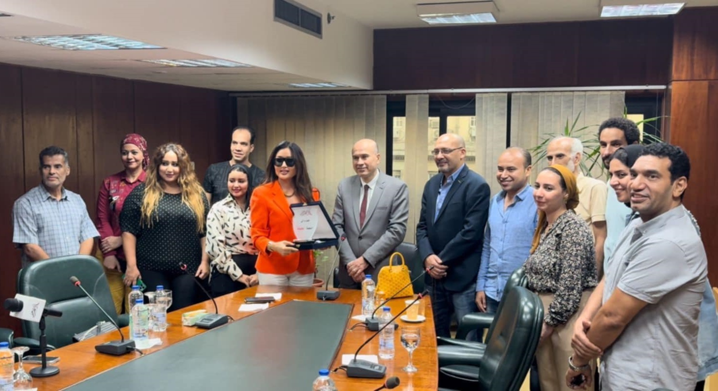 لطيفة العرفاوي تتلقى تكريماً من "بوابة الأهرام" بمناسبة نجاح ألبومها الجديد "مفيش ممنوع"
