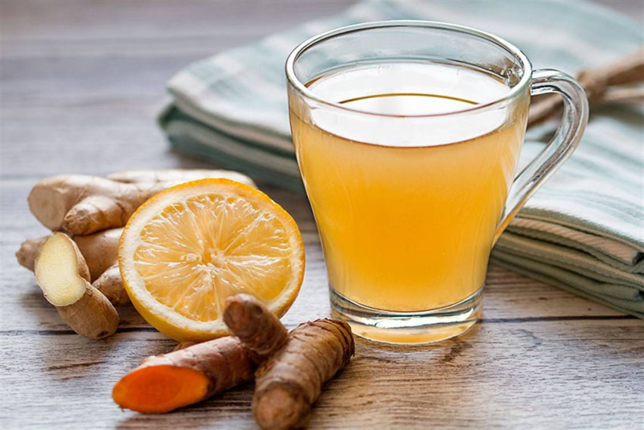 فوائد شرب ماء الكركم المنقوع بالليمون لفقدان الوزن