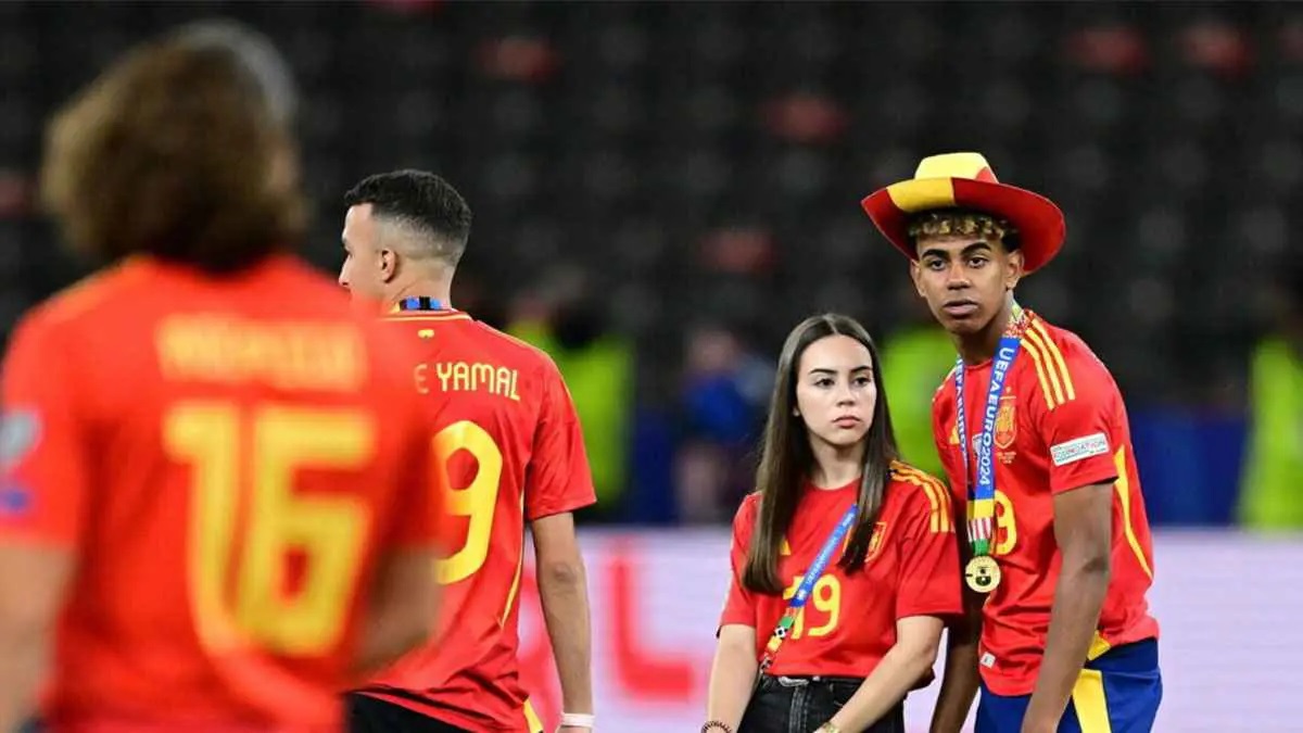 لامين يامال نجم برشلونة يلغي متابعة صديقته أليكس باديا على إنستغرام بعد اتهامات بالخيانة