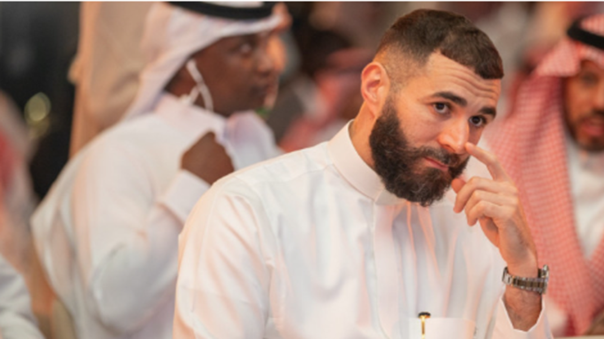 بنزيما يؤكد استمراره في السعودية بعد اعتزاله كرة القدم