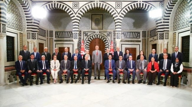 مدّوري يدعو أعضاء حكومته إلى الانسجام وتعزيز الأداء الحكومي في خطاب الافتتاح