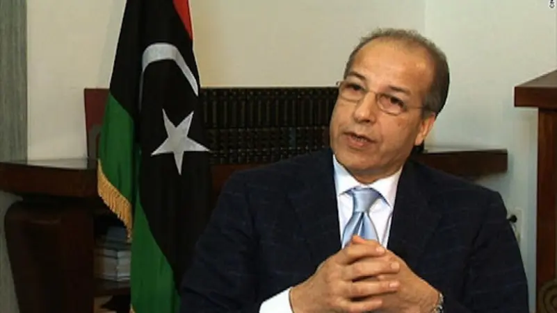 محافظ مصرف ليبيا المركزي يفر من البلاد خوفًا على حياته وسط صراع الحكومتين المتنافستين
