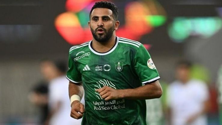 حالة تسمم تضرب نجم كرة القدم رياض محرز
