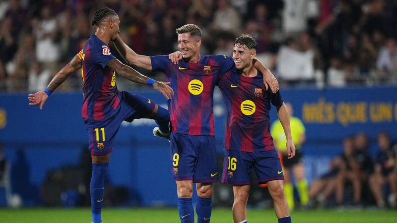برشلونة يحوّل ملعب يوهان كرويف إلى مسرح للأهداف بسداسية تاريخية في شباك فالنسيا