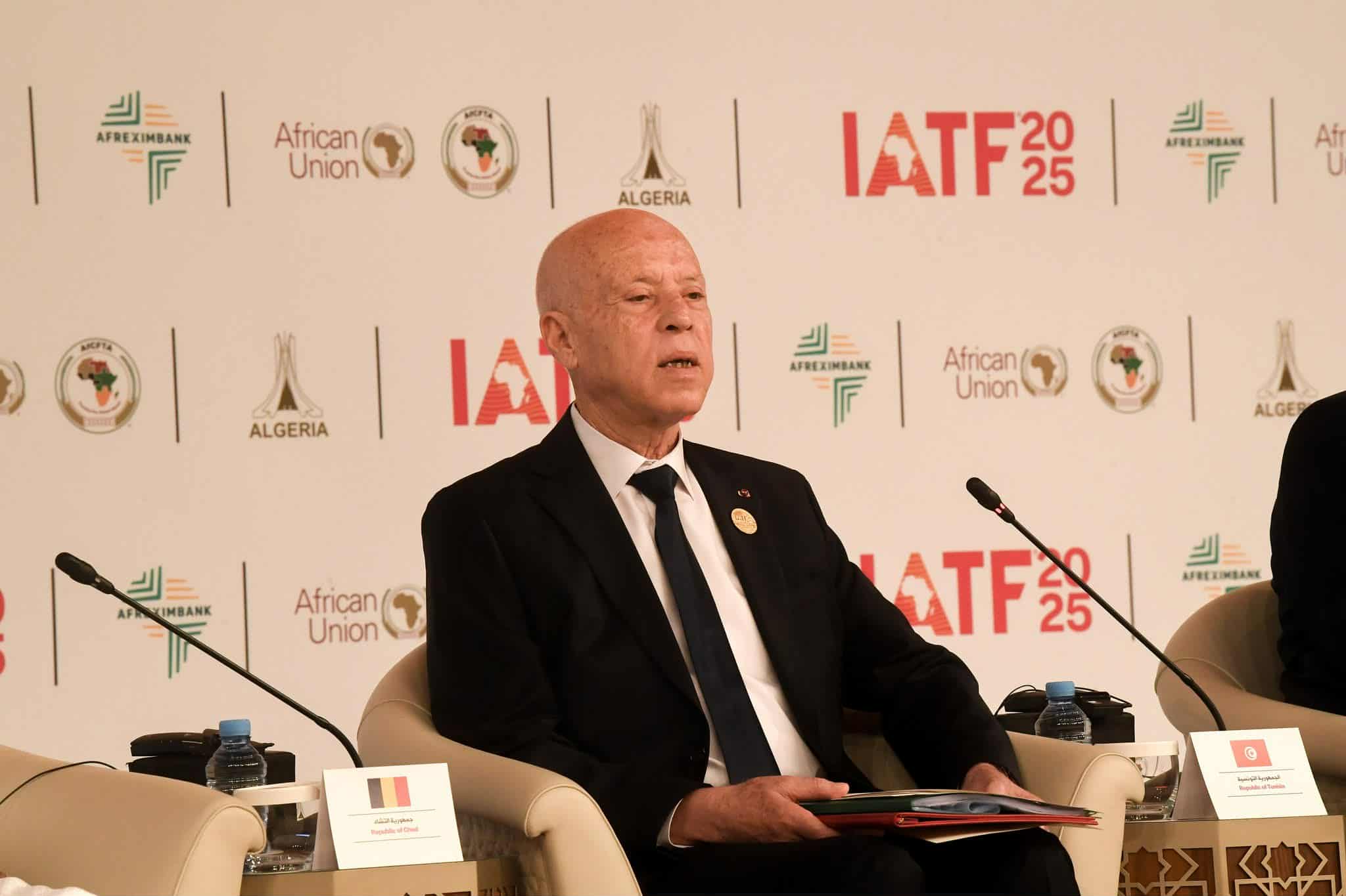 رئيس الجمهورية التونسية السيد قيس سعيد في الطاولة المستديرة حول تمكين إفريقيا اقتصاديا نحو مشروع شامل وقارة موحدة 