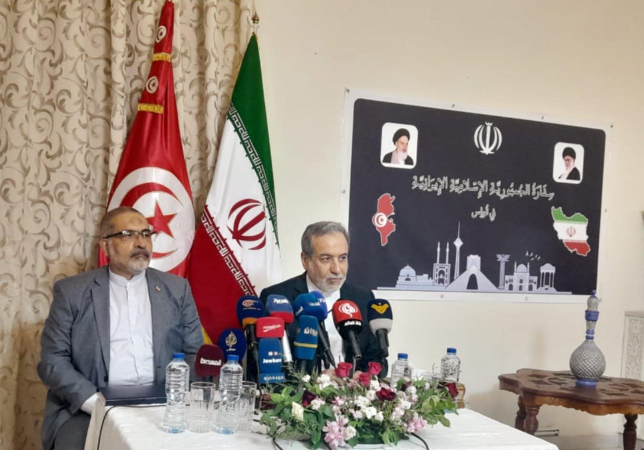 زيارة وزير الخارجية الإيراني إلى تونس: رسائل دبلوماسية ورهانات إستراتيجية
