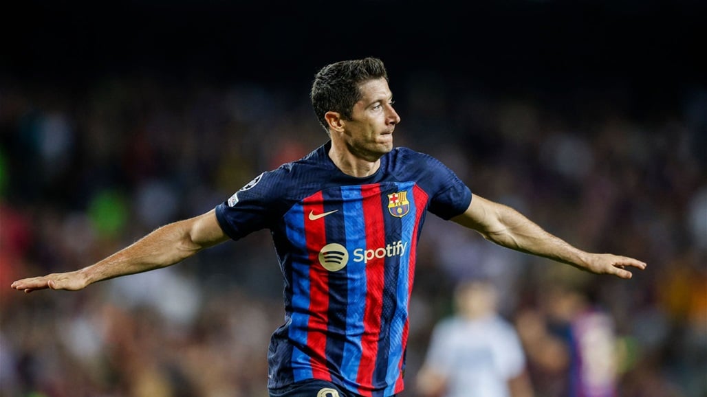روبرت ليفاندوفسكي ينفي التفكير في الرحيل عن برشلونة