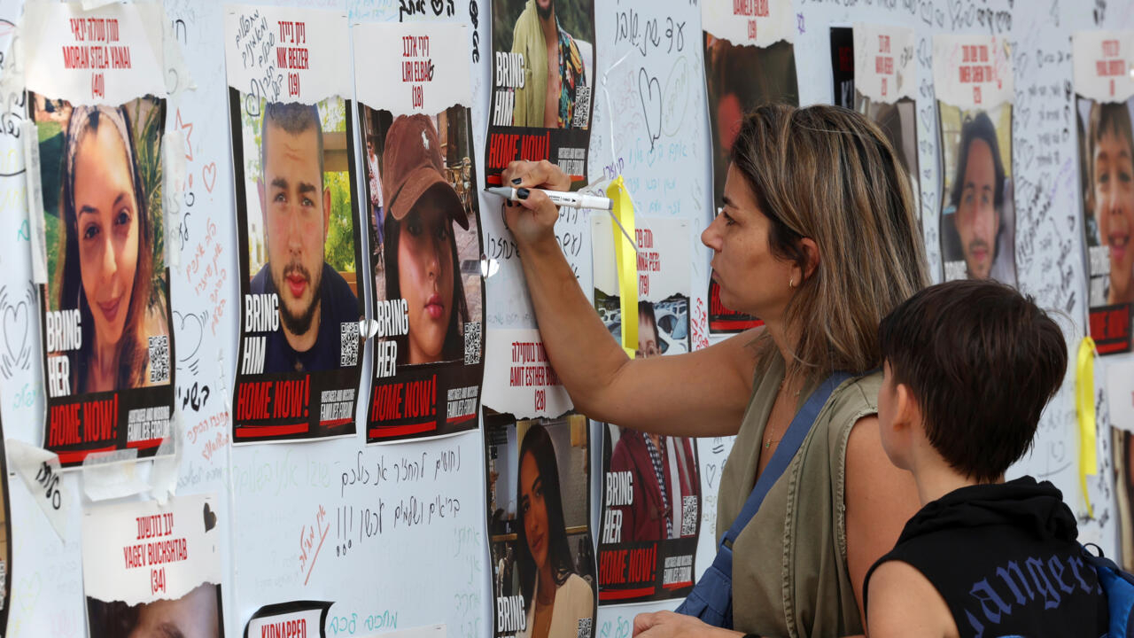 الأسرى الاسرائيليين: عائلات 229 رهينة في انتظار إجابات من حكومة نتنياهو وسط التصاعد العنيف في قطاع غزة